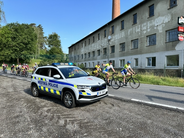 Strážníci doprovázeli cyklotour "Na kole dětem 2024"