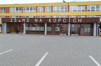 BEZPEČNĚ DO ŠKOLY - 1. TŘÍDA ZŠ NA KOPCÍCH BEZPEČNĚ DO ŠKOLY - 1. TŘÍDA ZŠ NA KOPCÍCH