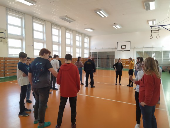 JAK SE NESTÁT OBĚTÍ, 8. TŘÍDY ZŠ HORKA DOMKY, ZŠ VLADISLAV JAK SE NESTÁT OBĚTÍ, 8. TŘÍDY ZŠ HORKA DOMKY, ZŠ VLADISLAV